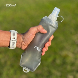 MW 手握軟水壺附蓋子 灰綠 500ml MW 手握軟水壺附蓋子 灰綠 500ml